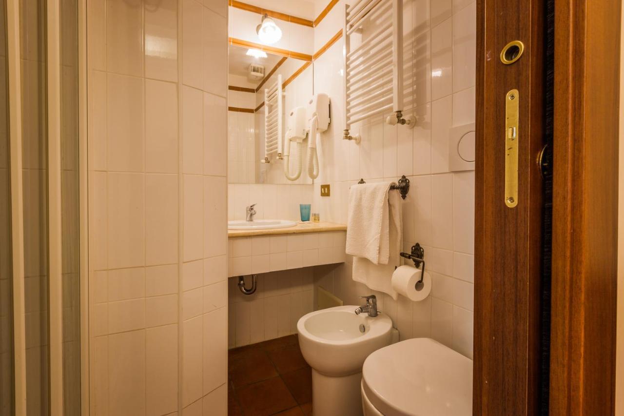 Hotel 4 Coronati Rome Luaran gambar