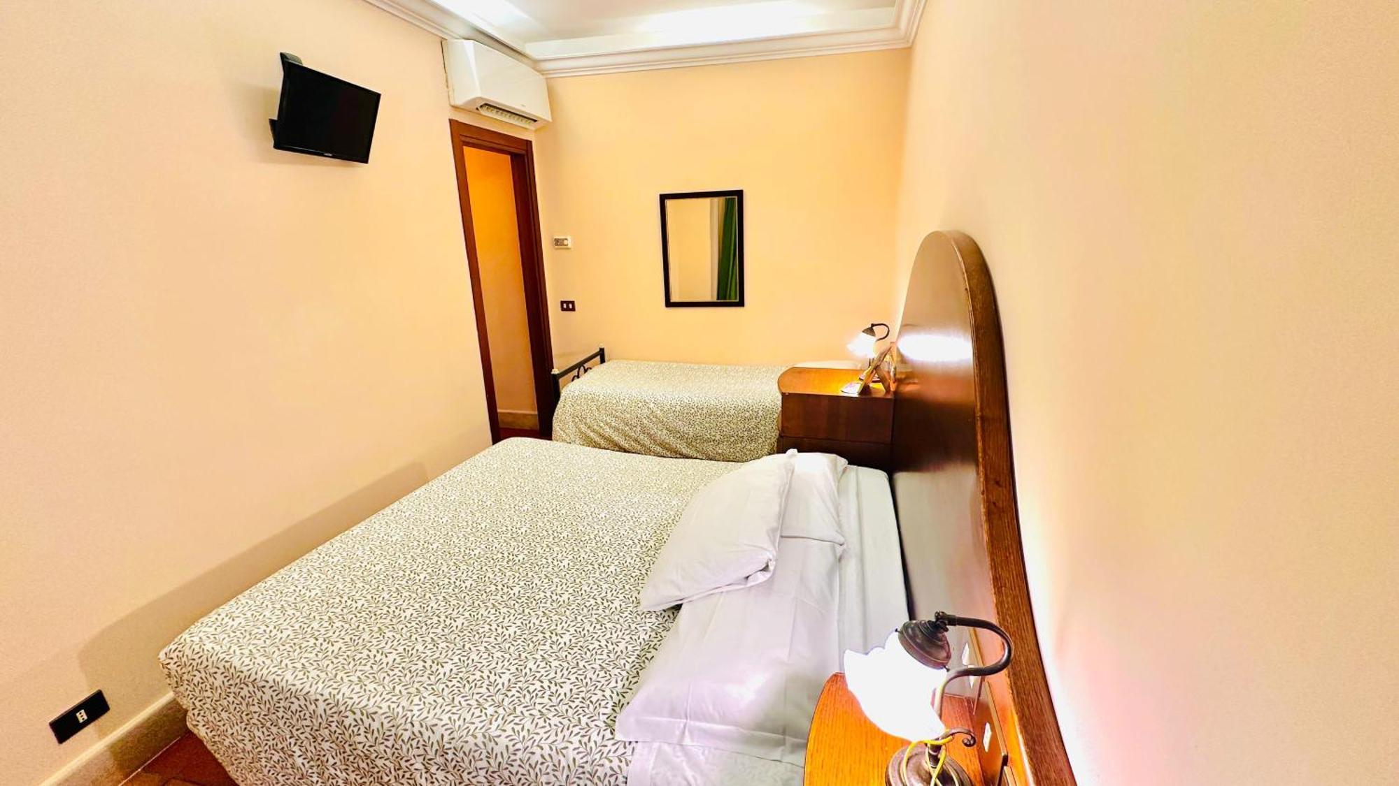 Hotel 4 Coronati Rome Luaran gambar