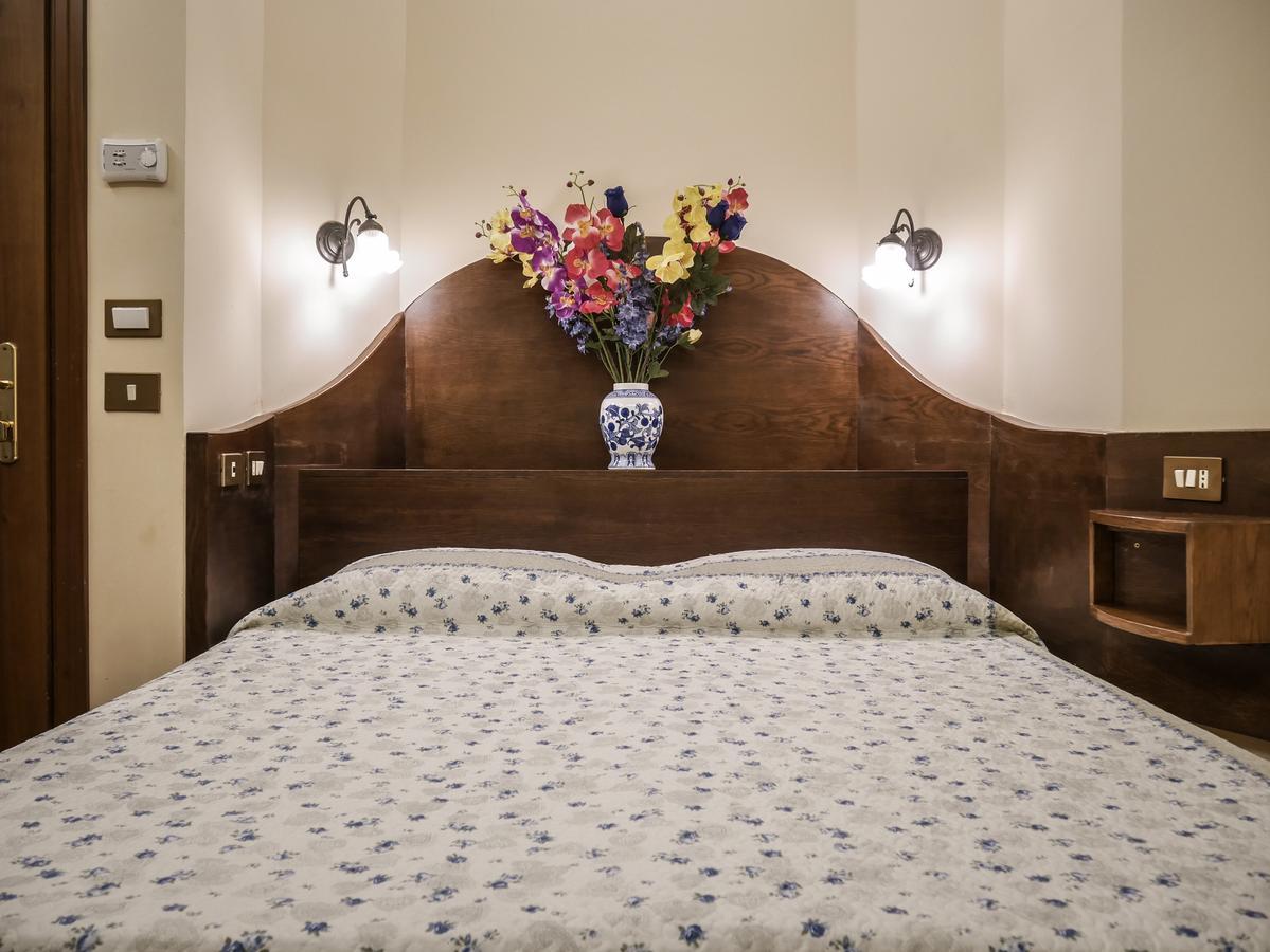 Hotel 4 Coronati Rome Luaran gambar