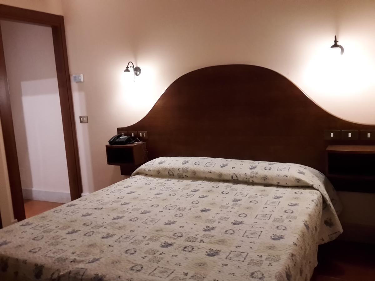 Hotel 4 Coronati Rome Luaran gambar